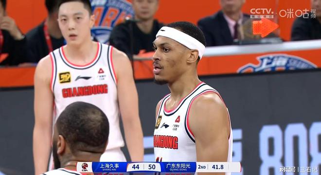 内线大战！球队抢篮板拼伤痕累累，果断获胜！的简单介绍